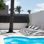 וילה House Boho Palm With Private Heated Pool And Garden, 3 Bedrooms, Wi-fi קורלחו