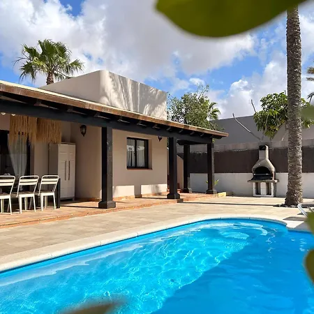 House Boho Palm With Private Heated Pool And Garden, 3 Bedrooms, Wi-fi * Corralejo