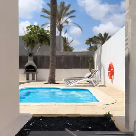Villa House Boho Palm With Private Heated Pool And Garden, 3 Bedrooms, Wi-fi Corralejo